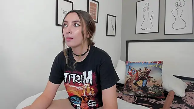 Alice Dickinssonn online show from March 2026 08:59:02 PM