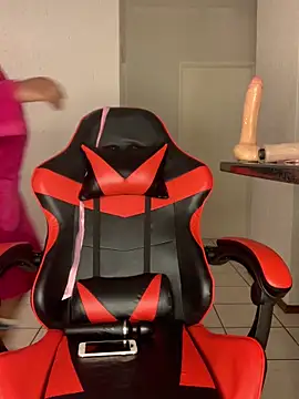 jayjayja19 online show from November 2025 05:45:02 PM