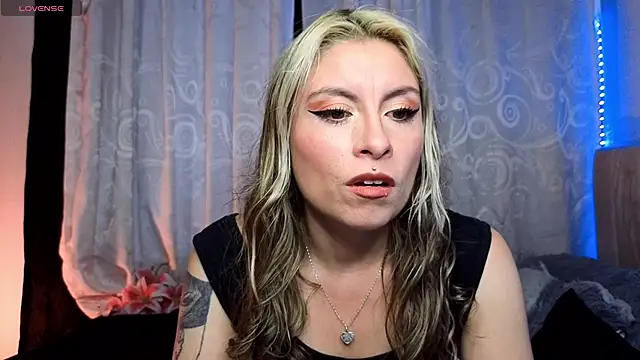 Snapshot of brianna_smoke chatting on October 2025 07:22:01 PM brianna smoke online show from October 2025 07:22:01 PM