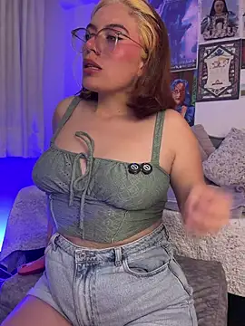 Snapshot of Katheerine chatting on May 2026 04:19:01 AM Katheerine online show from May 2026 04:19:01 AM