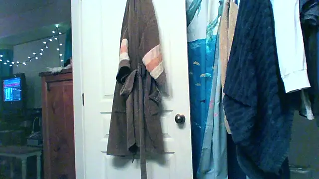 Snapshot of Pussyeat2please chatting on April 2026 10:58:01 AM Pussyeat2please online show from April 2026 10:58:01 AM