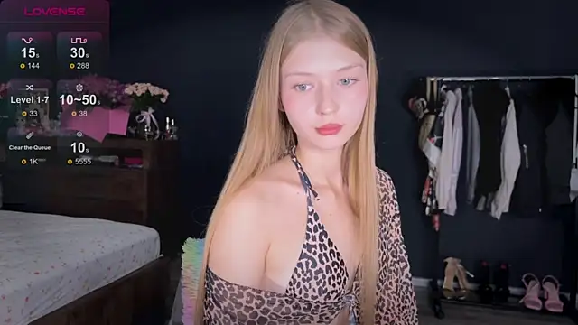 holylisssa online show from October 2025 04:04:01 PM