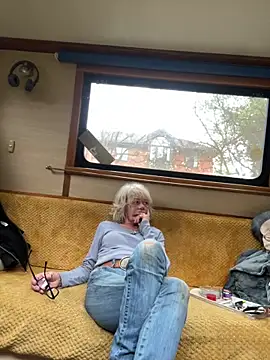 ladyboatlady online show from November 2025 03:12:02 PM