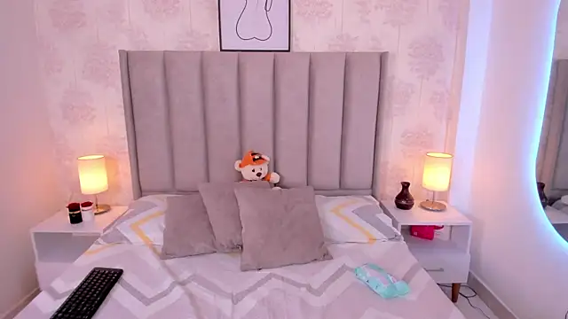 ShaynaHosk online show from March 2026 09:29:01 PM