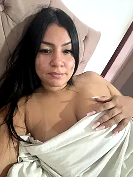 julianamascarada online show from September 2025 01:00:01 PM