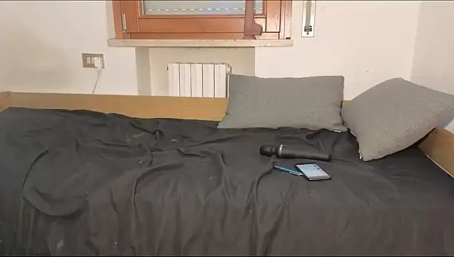 Nina-Holly online show from April 2026 01:05:02 PM