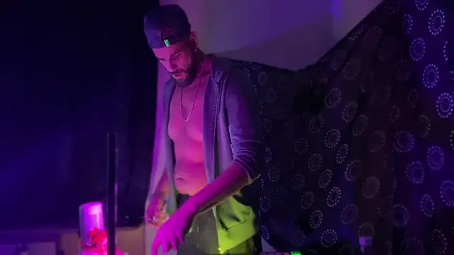 DjDiCKmannOnE online show from April 2026 08:23:01 PM