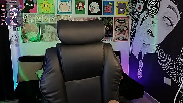 Yuhwan  online show from November 2025 05:48:01 PM