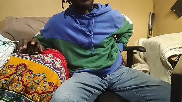 Snapshot of EYEzIAM chatting on October 2025 09:02:01 PM EYEzIAM online show from October 2025 09:02:01 PM