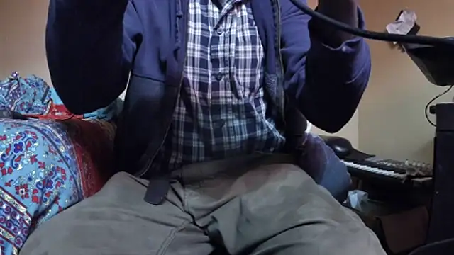 Snapshot of EYEzIAM chatting on December 2025 06:52:01 AM EYEzIAM online show from December 2025 06:52:01 AM