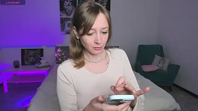 Snapshot of evashiny_ chatting on November 2025 03:42:02 AM evashiny online show from November 2025 03:42:02 AM