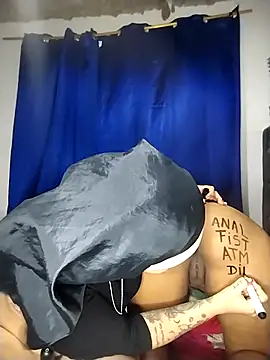 Snapshot of Vale_Nikol21 chatting on October 2025 01:47:01 AM Vale Nikol21 online show from October 2025 01:47:01 AM