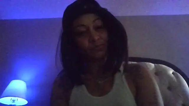 Flossee online show from April 2026 05:25:02 PM