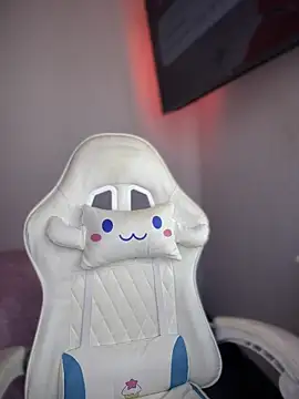 isabela l online show from September 2025 05:36:02 PM