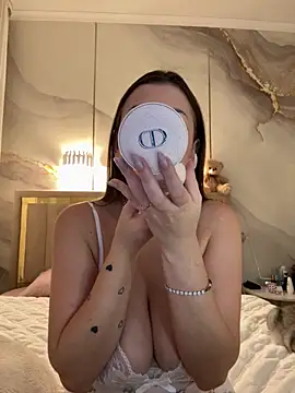 TiffaNoel online show from September 2025 04:30:02 PM