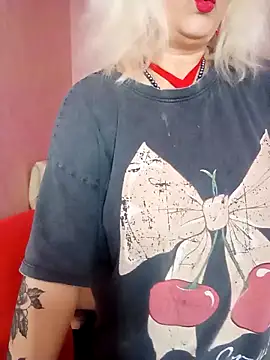 Snapshot of SquirtMilf00 chatting on February 2026 03:58:01 AM SquirtMilf00 online show from February 2026 03:58:01 AM