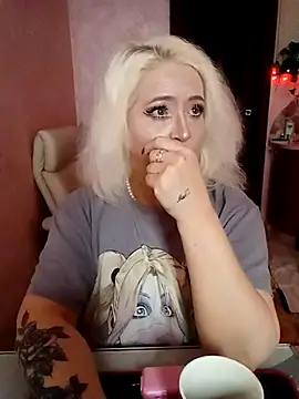 Snapshot of SquirtMilf00 chatting on February 2026 04:52:01 AM SquirtMilf00 online show from February 2026 04:52:01 AM