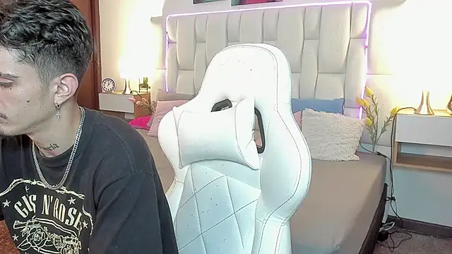 nextboywell1 online show from April 2026 04:29:01 AM