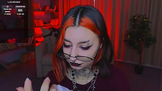 Snapshot of Mistress__Marcelline chatting on June 2026 02:01:01 AM Mistress Marcelline online show from June 2026 02:01:01 AM