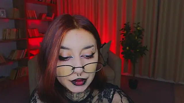 Snapshot of Mistress__Marcelline chatting on June 2026 02:44:01 AM Mistress Marcelline online show from June 2026 02:44:01 AM