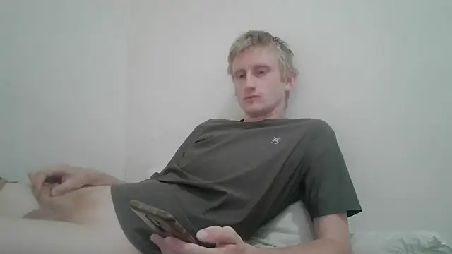 Snapshot of tcute0 chatting on May 2026 01:03:01 AM tcute0 online show from May 2026 01:03:01 AM