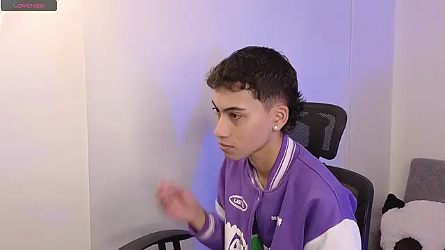 yulian vasquez online show from September 2025 12:19:01 PM