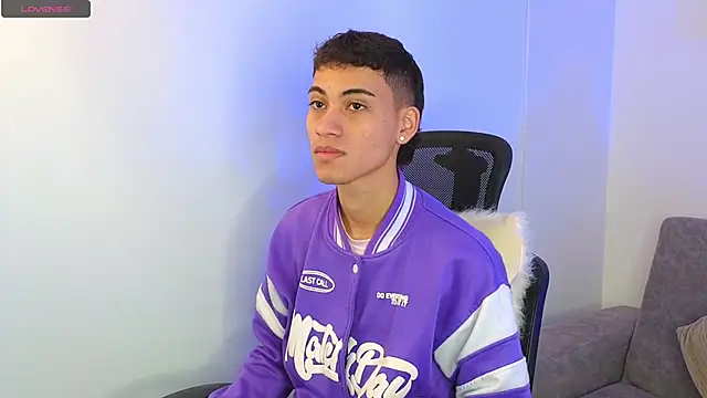 yulian vasquez online show from October 2025 12:12:02 PM