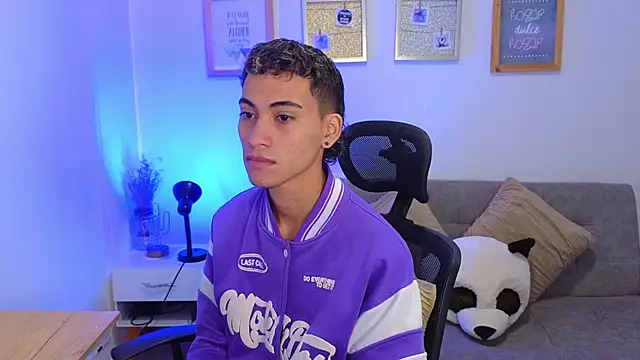 yulian vasquez online show from December 2025 12:44:02 PM