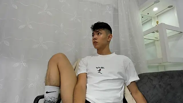 LoganTwink18 online show from September 2025 12:44:01 AM