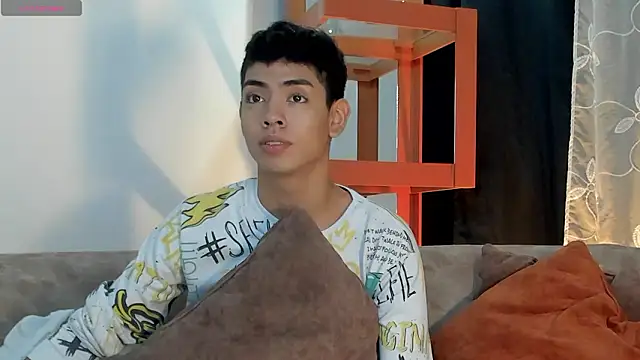 LoganTwink18 online show from February 2026 01:59:01 PM