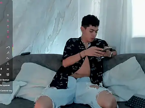 LoganTwink18 online show from February 2026 04:05:02 PM