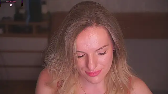 Snapshot of Vanille_Mystery chatting on May 2026 09:20:02 PM Vanille Mystery online show from May 2026 09:20:02 PM
