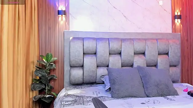 More Hott online show from September 2025 06:53:02 PM