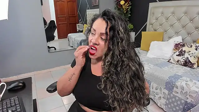 kris milff online show from October 2025 06:42:01 PM