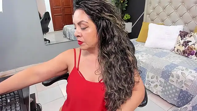 kris milff online show from October 2025 06:52:01 PM