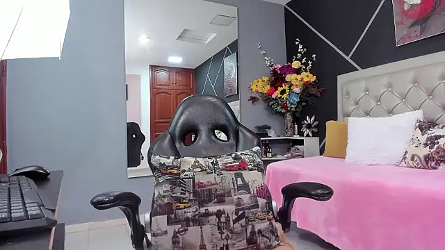 kris milff online show from January 2026 09:28:01 PM