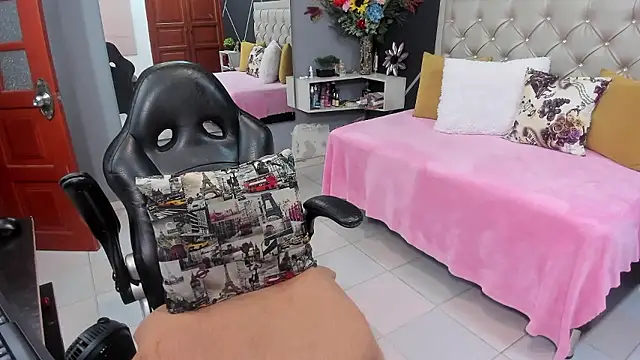 kris milff online show from January 2026 07:59:01 PM