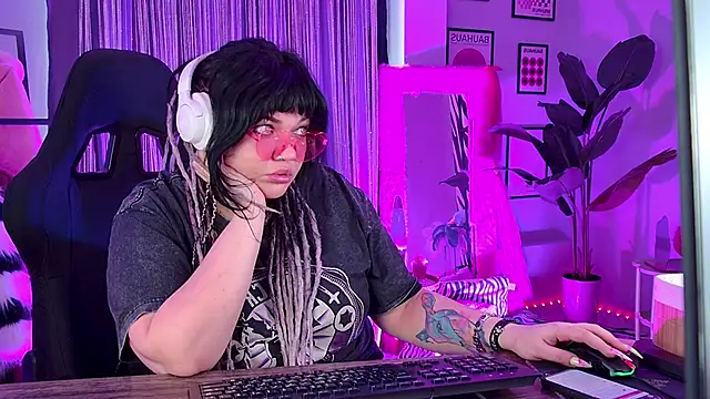 Snapshot of MaryHarrys chatting on May 2026 05:23:02 AM MaryHarrys online show from May 2026 05:23:02 AM