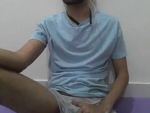 Cuteeeboy23 online show from April 2026 07:19:01 PM