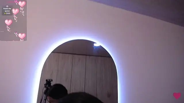 pinky f00x online show from November 2025 07:38:01 PM