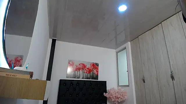 pinky f00x online show from February 2026 07:31:02 PM