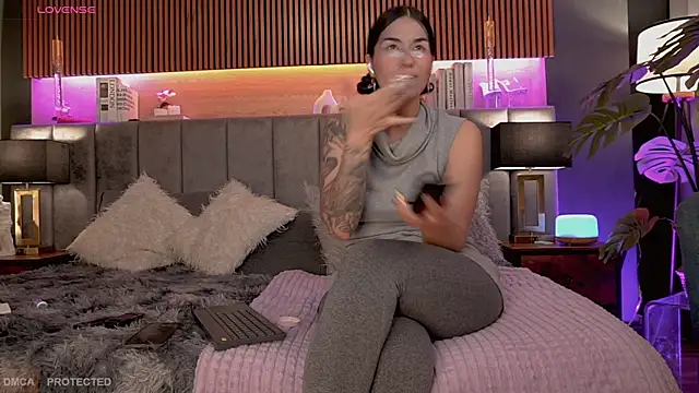 Angelina Dior online show from June 2026 04:11:01 PM