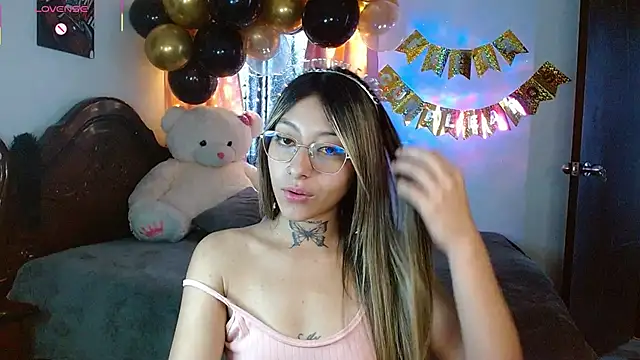 Hoolly Jones online show from November 2025 02:07:01 PM