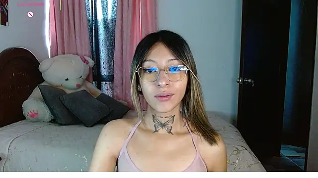 Snapshot of Hoolly_Jones chatting on February 2026 02:00:02 PM Hoolly Jones online show from February 2026 02:00:02 PM