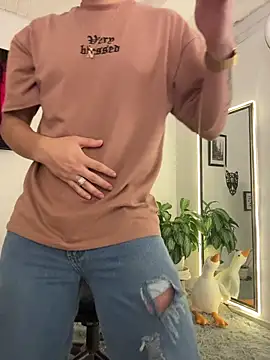 Elian savoy online show from October 2025 03:49:01 AM