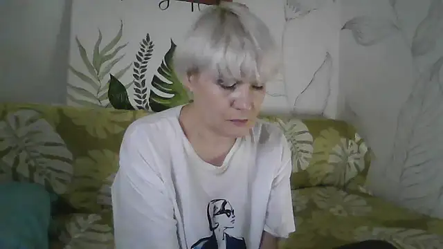 Catty Lady online show from November 2025 06:35:01 PM