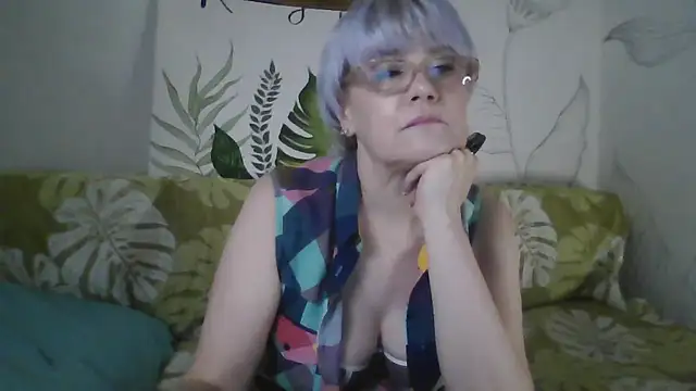 Catty Lady online show from December 2025 08:15:01 PM