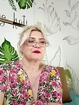 Catty Lady online show from July 2026 07:07:01 PM