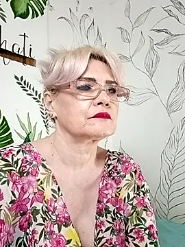 Catty Lady online show from July 2026 06:32:02 PM