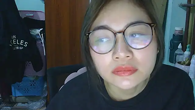 Uhem112 online show from November 2025 01:22:01 PM